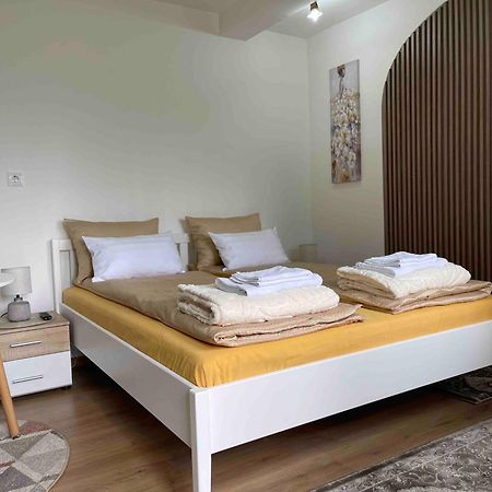 Studio Apartman Sedrenik SJJ Exterior photo