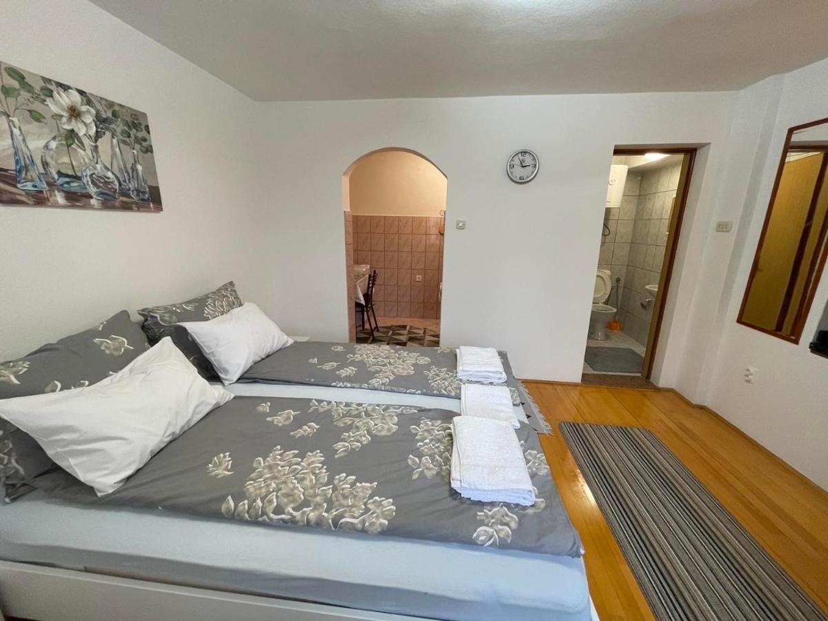 Studio Apartman Sedrenik SJJ Exterior photo
